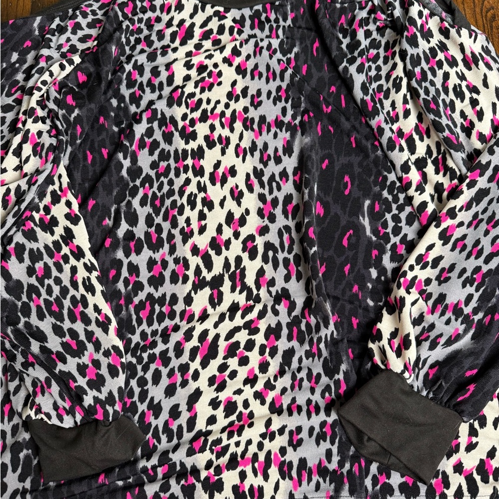 Stylish Leopard‎ Print Cold Shoulder Top with Pink Highlights L